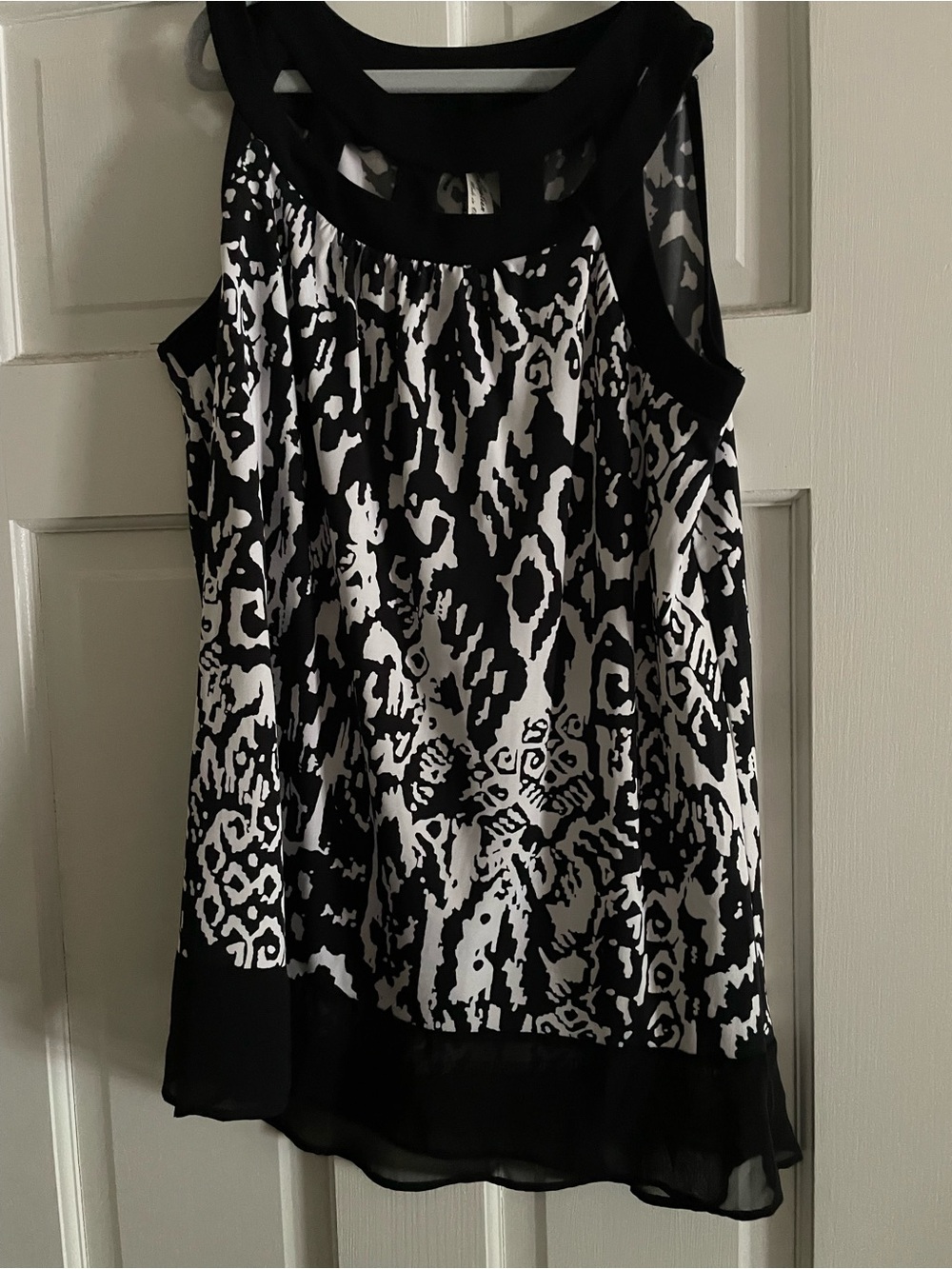 PerSeption Concept Black and White Patterned Sleeveless Camisole
